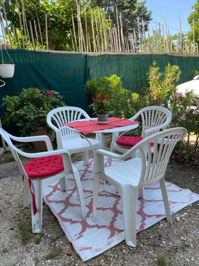 Cote Court Bed & Breakfast L'Isle-sur-la-Sorgue Exterior photo